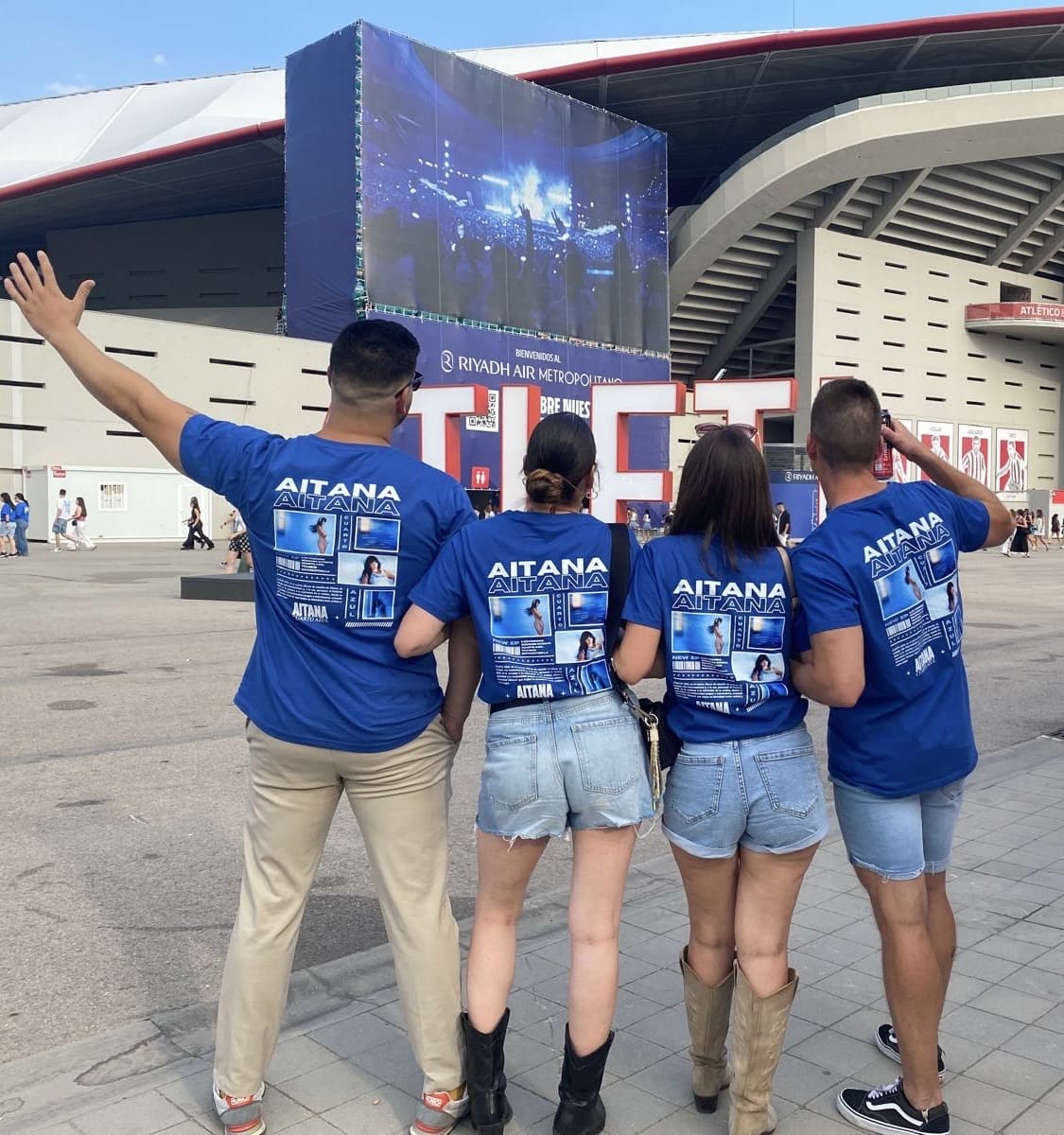 AITANA – CUARTO AZUL
